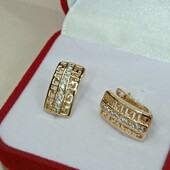 Бесподобные серьги с греческим орнаментом и дорожкой фианитов.Позолота 585 пробы 18К.