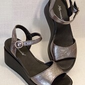 Кожаные босоножки