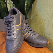 Демисезонні кросівки у гарному стані розмір 44-45