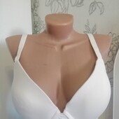 Красивий бюстгальтер на Marks & Spencer 85D Не ношений!