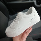 Стильні базові кросівки/кеди.Дуже зручні. р.37,38 маломір