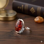 Яскрава срібна каблучка з бурштином 18 розміру