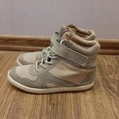 Сникерсы ,теплие, раз 41, 37