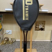 Якісна вінтажна тенісна ракетка марки Dynamix у чохлі.