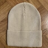 Демісезонна трикотажна шапка. По вашій ставці можете докупити ще і інший колір