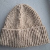 Жіноча шапка гарний стан