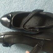 Шкільні туфлі. Шкіряні, розмір 35-36