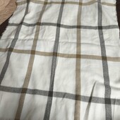 Світлий шарф шаль