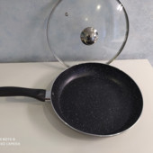 Гранитная сковорода с крышкой. диаметр 24 см