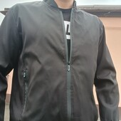 Стильна чоловіча вітровка