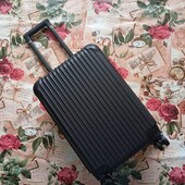 Дорожня валіза на колесах