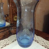 Блакитна красуня з ручним різьбленням