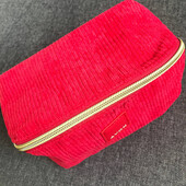 Avon Яскрава косметичка з логотипом avon.