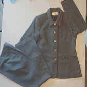 Жіночий класичний костюм