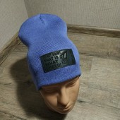 Стильная шапка-бини васильковая