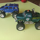 Лот двух крутых машинок инерционные.12.5 и 13 см. Состояние отличное!