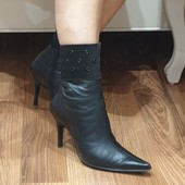 Зимние кожаные полусапожки на натуральном меху в отличном состоянии р.36-37