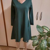 Шикарное платье Красивый зелёный цвет.