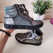 Подарую до покупки! Дуже красиві весняні черевички. Стелька 17 см.