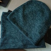 Шапка і снуд, тепленькі.