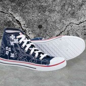 Женские кеды с цветами (синие) могут быть нюансы