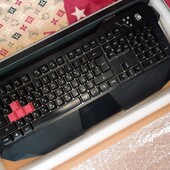 Клавіатура,світиться різними кольорами