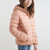 Гарна фірмова куртка.