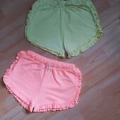 Яскраві, фірмові шорти.В лоті одні на вибір.