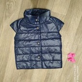 Стильна,якісна жилеточка.Розмір 116