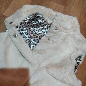 дуже гарний м'якесенький жилет в чудовому стані