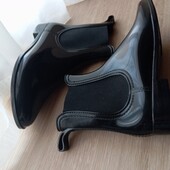 Резинові Челсі.