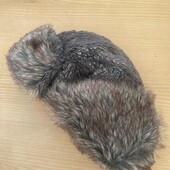 Хутряна шапка з сріблястим блиском