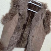 Тепла замшева жилетка на дівчинку 3-5 років.