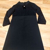 дуже гарна чорна сукня носили в школу стиль Венздей