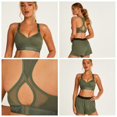 Hunkemoller! Спортивний жіночий топ зі сформованою чашкою 75F, можна на менший 75Е agave green! Лот