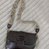 Сумка кросбоді бренду Valentino