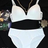 Білосніжний комплект білизни