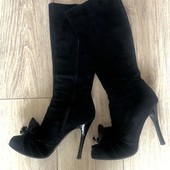 Класні замшеві чоботи