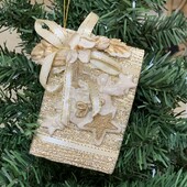 Вінтажна дуже гарна ялинкова прикраса у вигляді святкової листівки з янголом