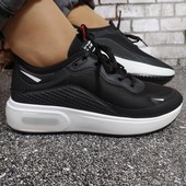 Кроссовки из комбинированных материалов на белой подошве