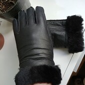 Теплющие кожаные стильные перчатки на меху . Хороший размер!