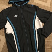 Класна спортивна куртка/вітровка Umbro на зріст 158 в стані нової