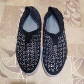 М'якенькі,нові, дуже зручні ,красиві 38 розмір