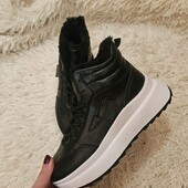 Стильні зручні кросівки з екошкіри на хутрі ,якість супер