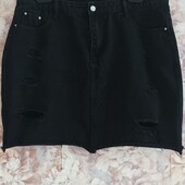 Чорна джинсова спідниця з потертостями Boohoo