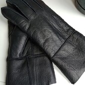 Теплющие кожаные стильные перчатки на меху . Хороший размер!