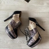 Брендові шкіряні ботильйони на підборах