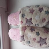 М'які та затишні махрові капці.