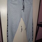 Спортивные брючки на 10-12 лет.