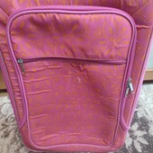 Чемодан невеликий